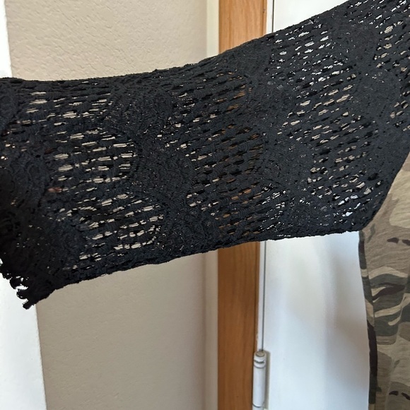 Plus size ladies 2X Southern Grace graphic camo top 3/4 sleeve - Picture 5 of 7